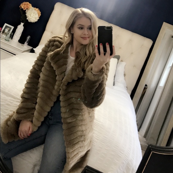 BB Dakota fluffy beige faux fur coat - Picture 2 of 6